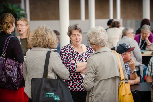 2016 MA conf DAY1--0049_web Thérèse speaking with museum sector colleagues at the Museums Australasia conference in Auckland, 2016. Image: Museums Aotearoa.