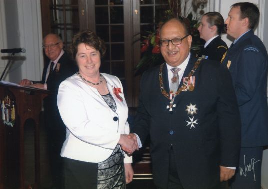 Therese_commendation_web Thérèse having been made a Member of the New Zealand Order of Merit by then Governor-General, Sir Anand Satyanand, 2011. Image: Government House Official.