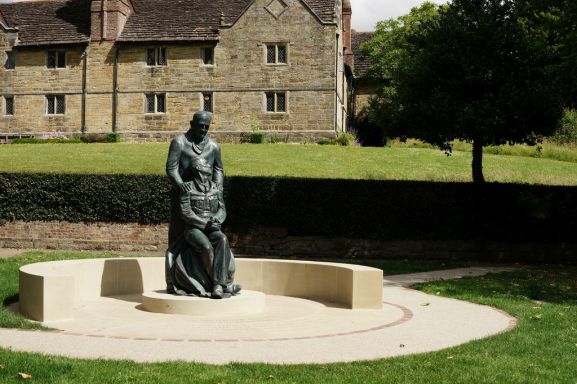 McIndoe memorial_web McIndoe memorial_web