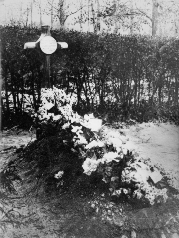 Richthofen grave_web Richthofen grave_web