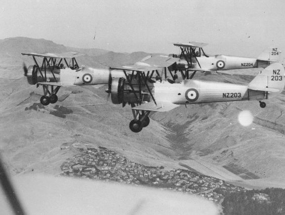 MUS0701316 Air to air view of three Avro 626s in formation over the Port Hills, near Christchurch.
Near aircraft; NZ203. Far aircraft NZ204.
Original negative number WgF184.