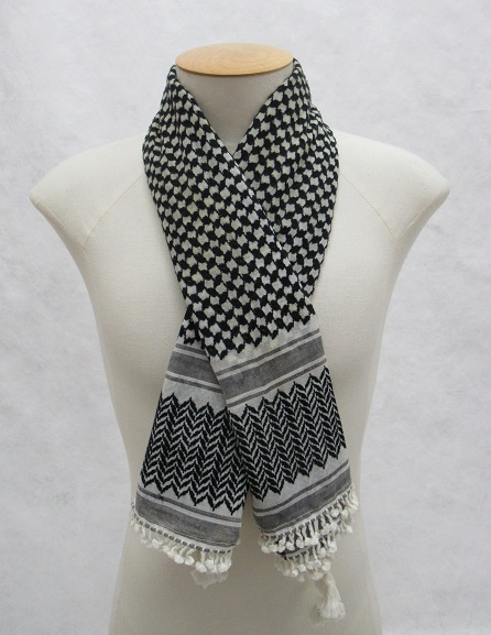 IMG_5862 Scarf belonging to Air Loadmaster Gary Porteous, as worn during his deployment to the Middle East with No. 40 Squadron RNZAF, during the Gulf War (refer image above). From the collection of the Air Force Museum of New Zealand.