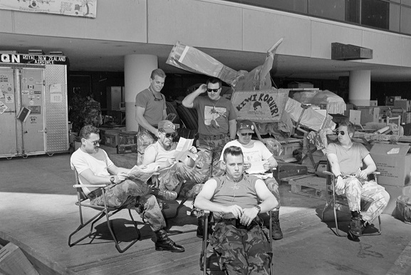 PD20-19-91 RNZAF personnel relaxing in 'Kiwi Korner' at King Khalid International Airport, Riyadh, Saudi Arabia. Operation Fresco, Feb-Mar 1991. Image ref PD20-19-91, RNZAF Official.