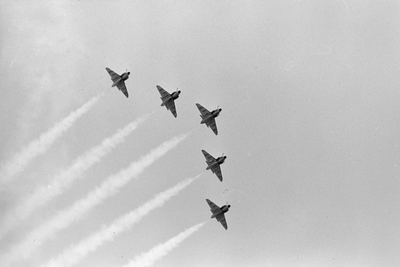 Air Force Day '81 Skyhawks No. 75 Squadron Skyhawk aerobatic team performing a formation flying display at Air Force Day '81, Ohakea, 28 February 1981. Image ref OhG487-81, RNZAF Official.