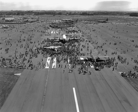 OhG768-81 Crowds at the Air Force Day '81 open day at RNZAF Base Ohakea, 28 February 1981.
High view of the tarmac with crowds of people looking at the static display aircraft
